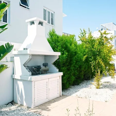 Nissini Nero, 3 Bedroom With Private Pool, 5 Min To The *