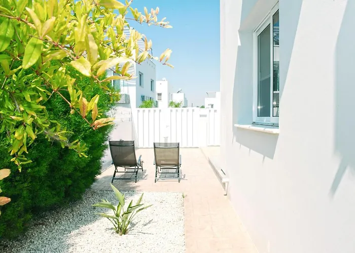 Willa Nissini Nero, 3 Bedroom With Private Pool, 5 Min To The Ajia Napa