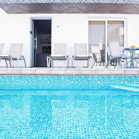 Vila Nissini Nero, 3 Bedroom With Private Pool, 5 Min To The