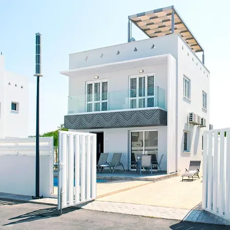 Nissini Nero, 3 Bedroom With Private Pool, 5 Min To The 别墅